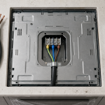 Comment brancher une plaque de cuisson : bornier et disjoncteur 32A