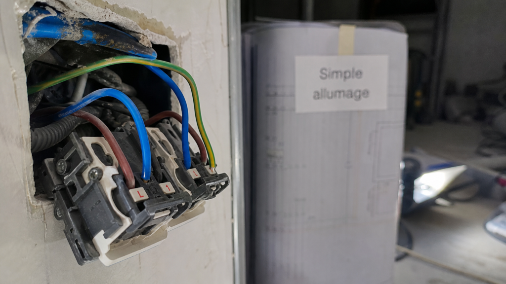 Cablage simple allumage : phase et retour lampe sur interrupteur