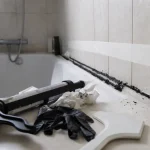 Changer joints baignoire : attendre 12 heures et bien lisser le silicone