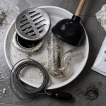 Canalisation bouchée : débouchage de douche avec furet et ventouse